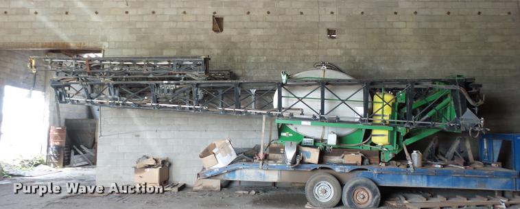 image for item DD1547 John Deere sprayer boom attachment