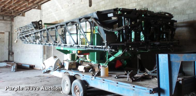 image for item DD1547 John Deere sprayer boom attachment