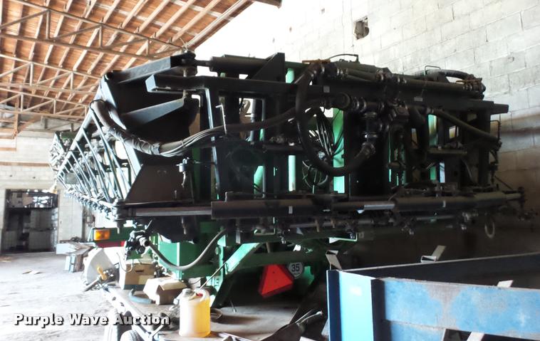 image for item DD1547 John Deere sprayer boom attachment
