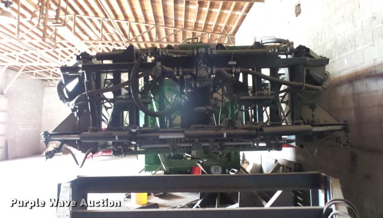 image for item DD1547 John Deere sprayer boom attachment