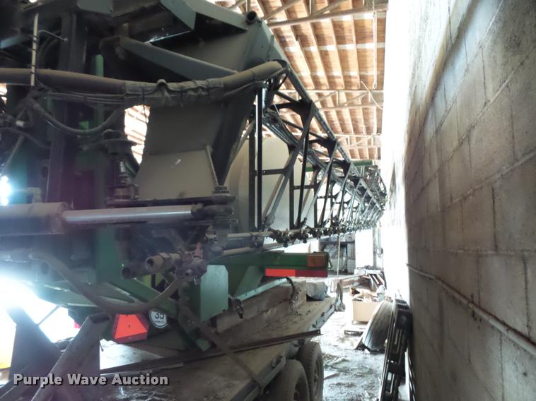 image for item DD1547 John Deere sprayer boom attachment