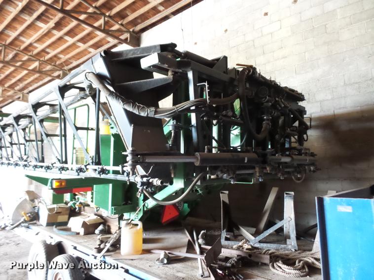 image for item DD1547 John Deere sprayer boom attachment