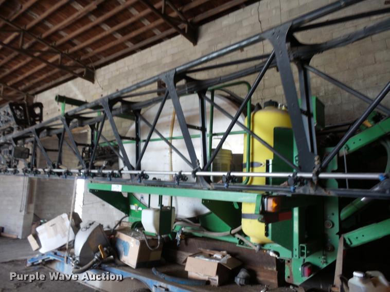 image for item DD1547 John Deere sprayer boom attachment