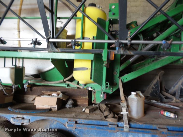 image for item DD1547 John Deere sprayer boom attachment