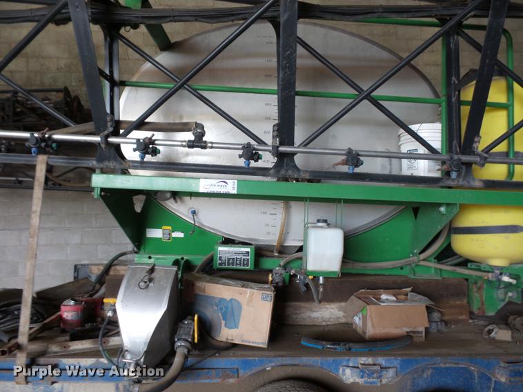 image for item DD1547 John Deere sprayer boom attachment