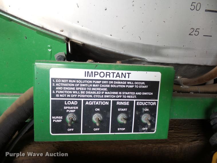 image for item DD1547 John Deere sprayer boom attachment