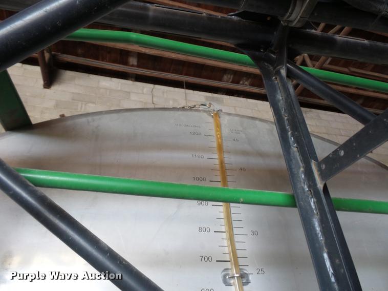 image for item DD1547 John Deere sprayer boom attachment