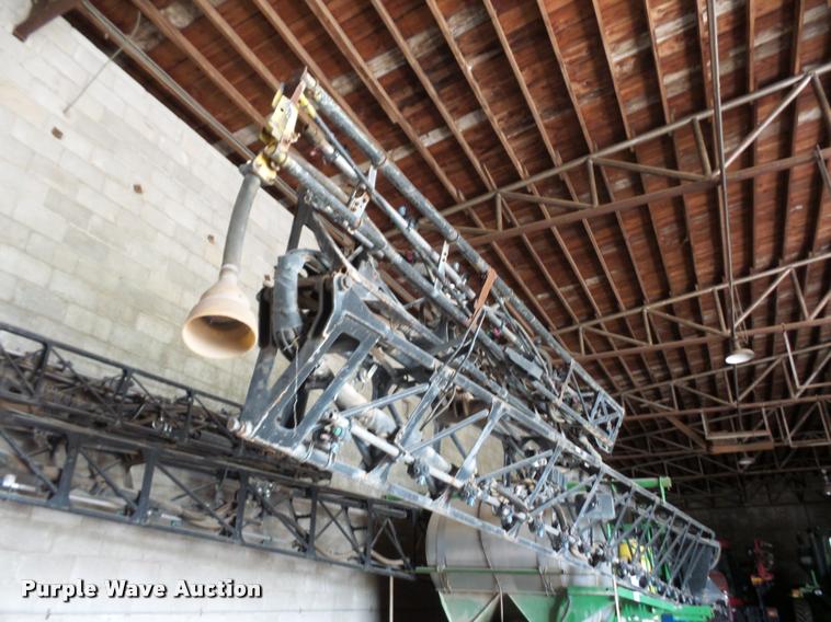 image for item DD1547 John Deere sprayer boom attachment