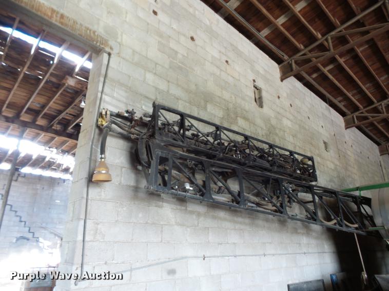 image for item DD1547 John Deere sprayer boom attachment