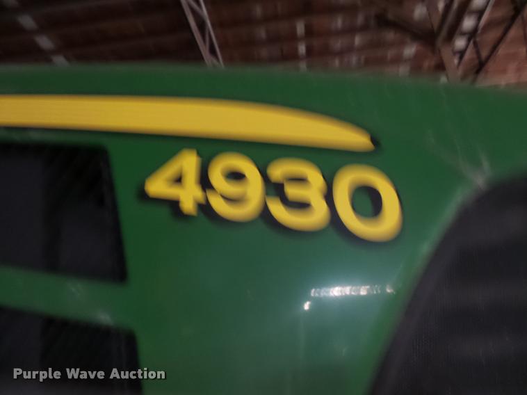 image for item DD1547 John Deere sprayer boom attachment