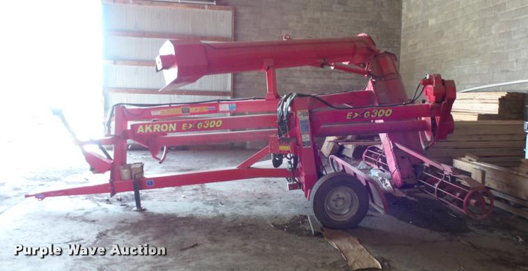 image for item DD1548 Akron EXG300 grain bag unloader