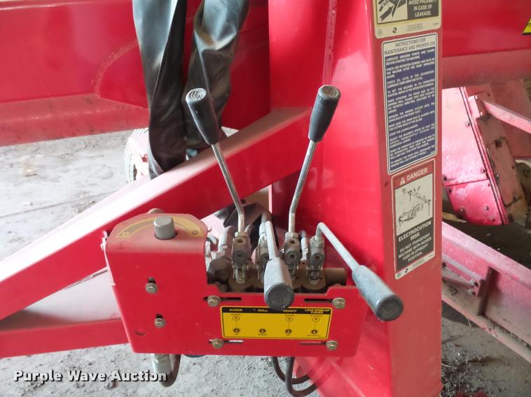 image for item DD1548 Akron EXG300 grain bag unloader