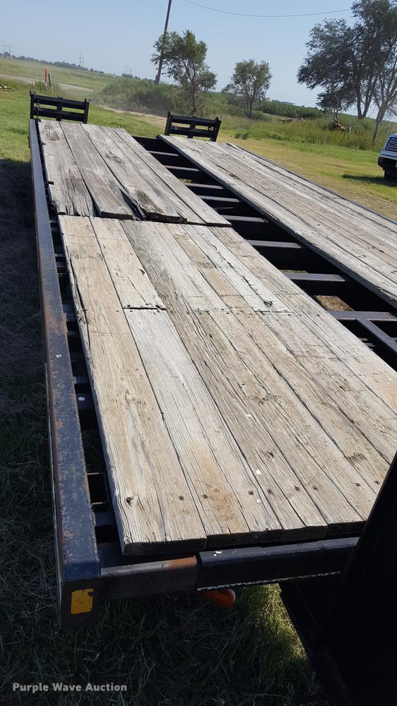 image for item DL9008 2000 Donahue 812-28 equipment trailer