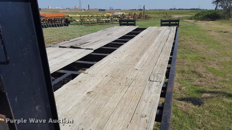 image for item DL9008 2000 Donahue 812-28 equipment trailer