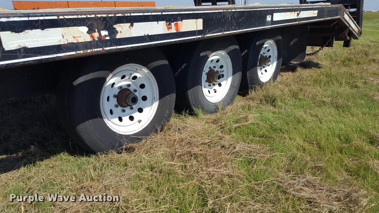 image for item DL9008 2000 Donahue 812-28 equipment trailer