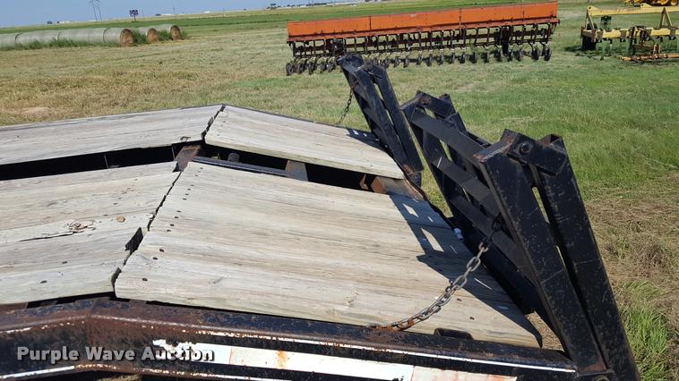 image for item DL9008 2000 Donahue 812-28 equipment trailer