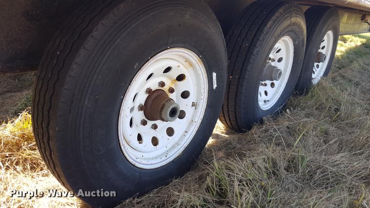 image for item DL9008 2000 Donahue 812-28 equipment trailer