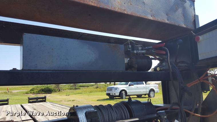 image for item DL9008 2000 Donahue 812-28 equipment trailer