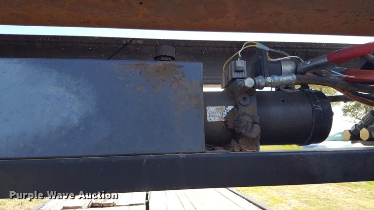 image for item DL9008 2000 Donahue 812-28 equipment trailer