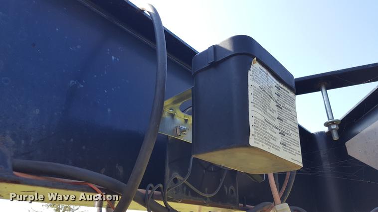 image for item DL9008 2000 Donahue 812-28 equipment trailer