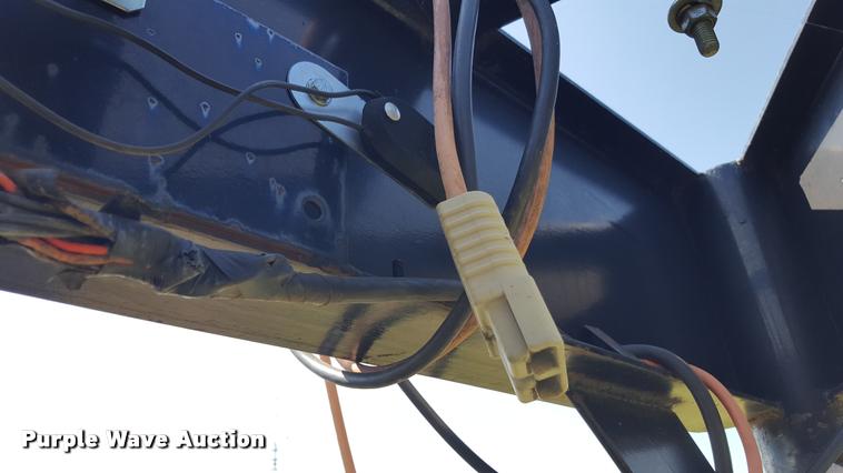 image for item DL9008 2000 Donahue 812-28 equipment trailer