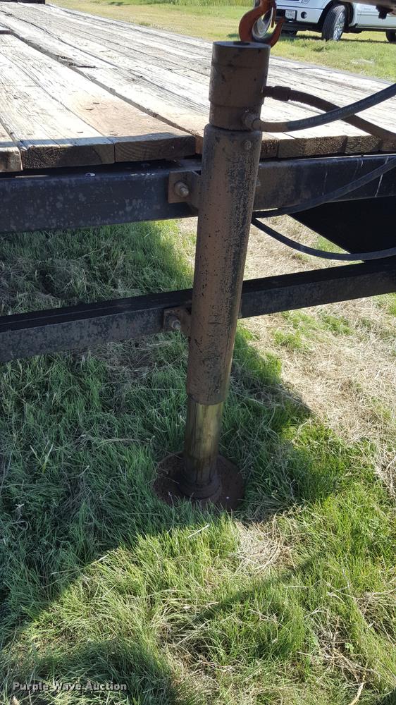 image for item DL9008 2000 Donahue 812-28 equipment trailer