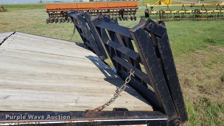 image for item DL9008 2000 Donahue 812-28 equipment trailer