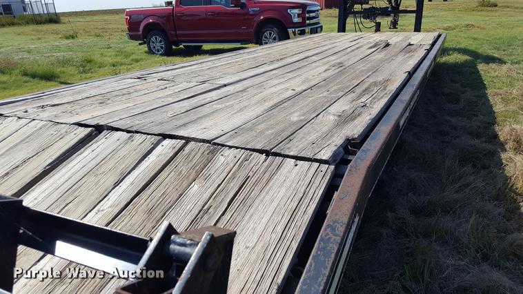 image for item DL9008 2000 Donahue 812-28 equipment trailer