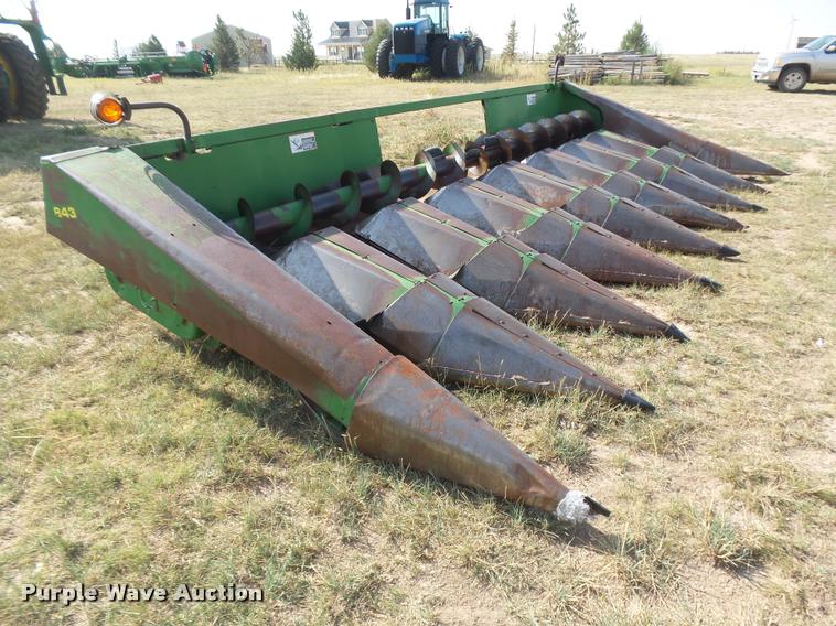 image for item DR9225 John Deere 843 corn head