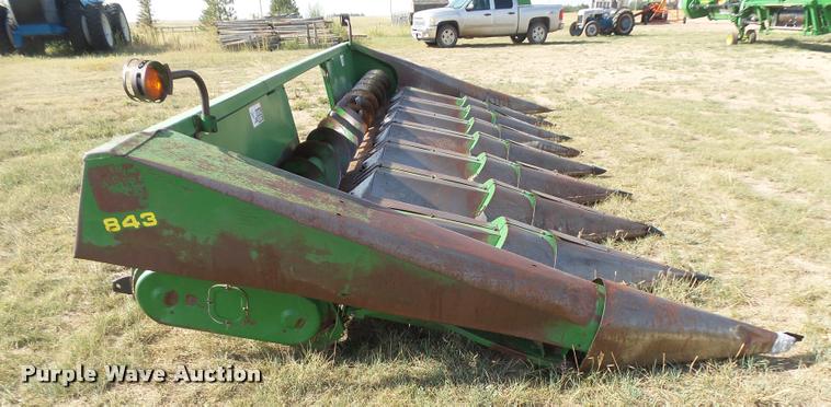 image for item DR9225 John Deere 843 corn head