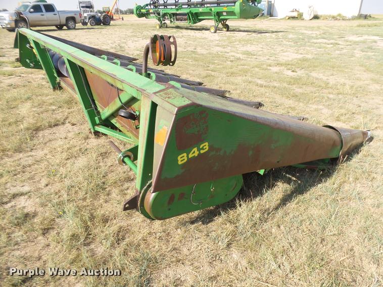image for item DR9225 John Deere 843 corn head