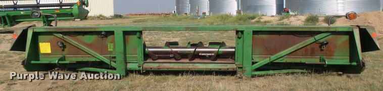 image for item DR9225 John Deere 843 corn head
