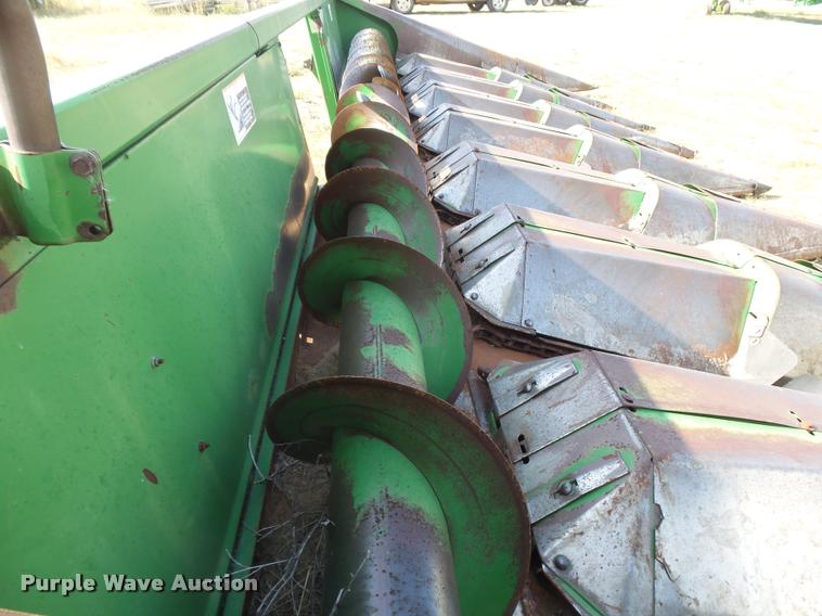 image for item DR9225 John Deere 843 corn head