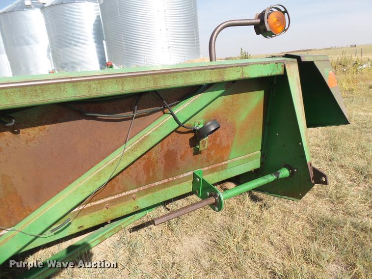image for item DR9225 John Deere 843 corn head
