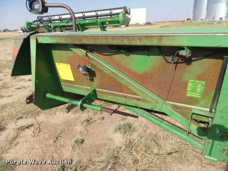 image for item DR9225 John Deere 843 corn head