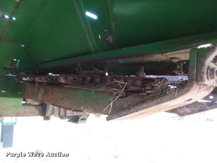 image for item DR9225 John Deere 843 corn head