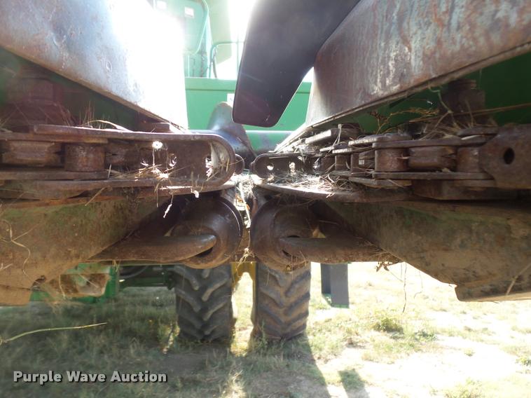 image for item DR9225 John Deere 843 corn head