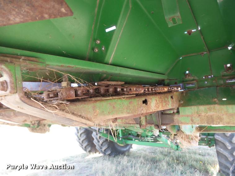 image for item DR9225 John Deere 843 corn head