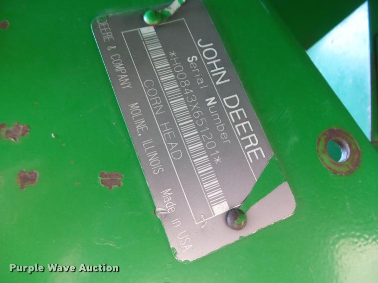 image for item DR9225 John Deere 843 corn head