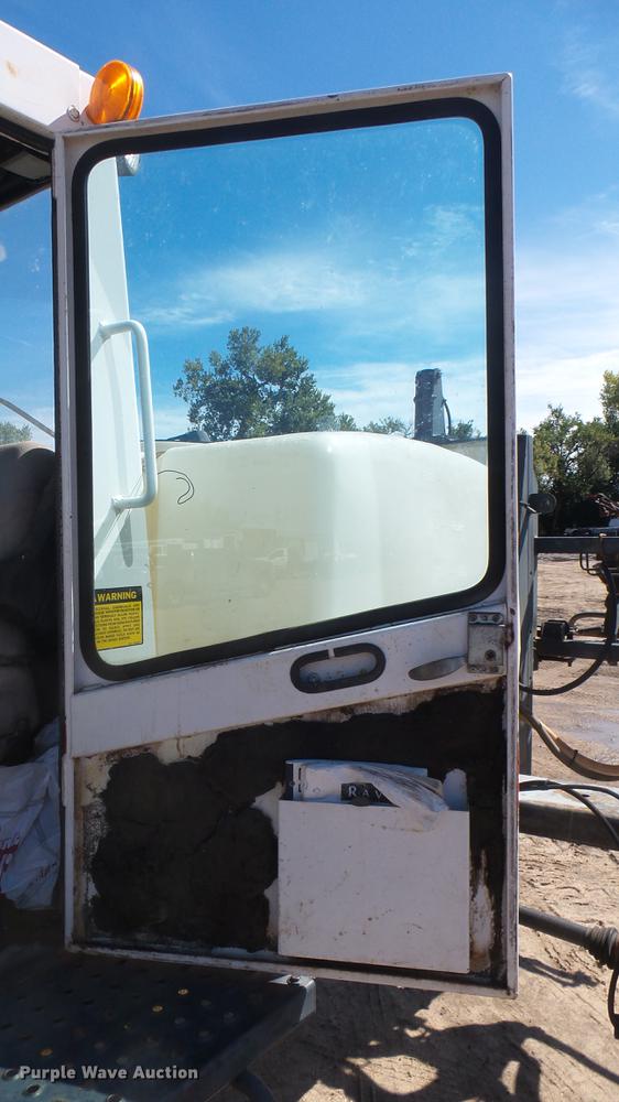 image for item EB9331 Melroe SpraCoupe 22 self-propelled sprayer