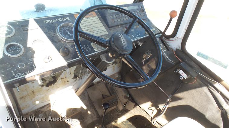 image for item EB9331 Melroe SpraCoupe 22 self-propelled sprayer