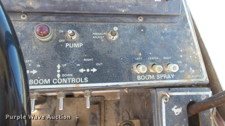 image for item EB9331 Melroe SpraCoupe 22 self-propelled sprayer