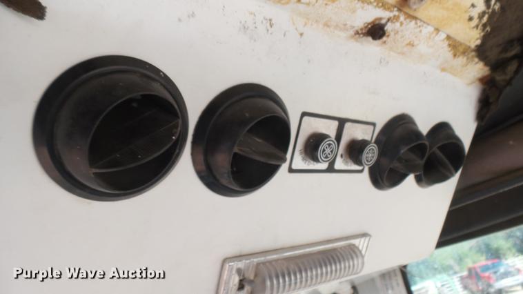 image for item EB9331 Melroe SpraCoupe 22 self-propelled sprayer