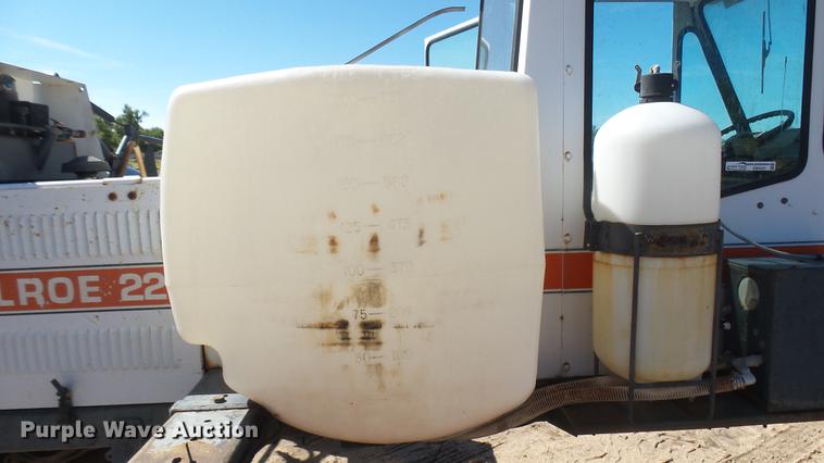 image for item EB9331 Melroe SpraCoupe 22 self-propelled sprayer