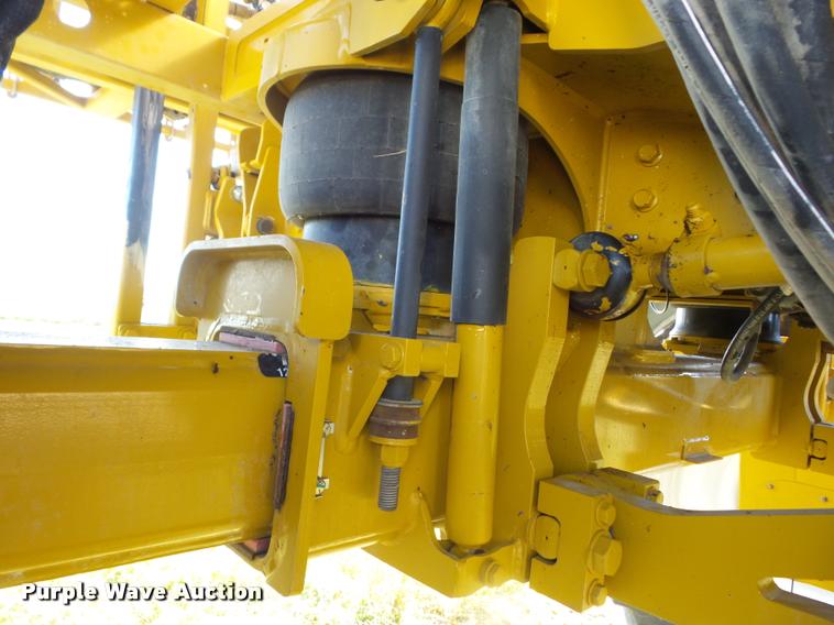 image for item K6403 2009 Ag-Chem RoGator 1084SSC self-propelled sprayer