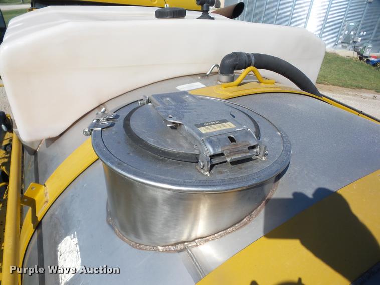 image for item K6403 2009 Ag-Chem RoGator 1084SSC self-propelled sprayer