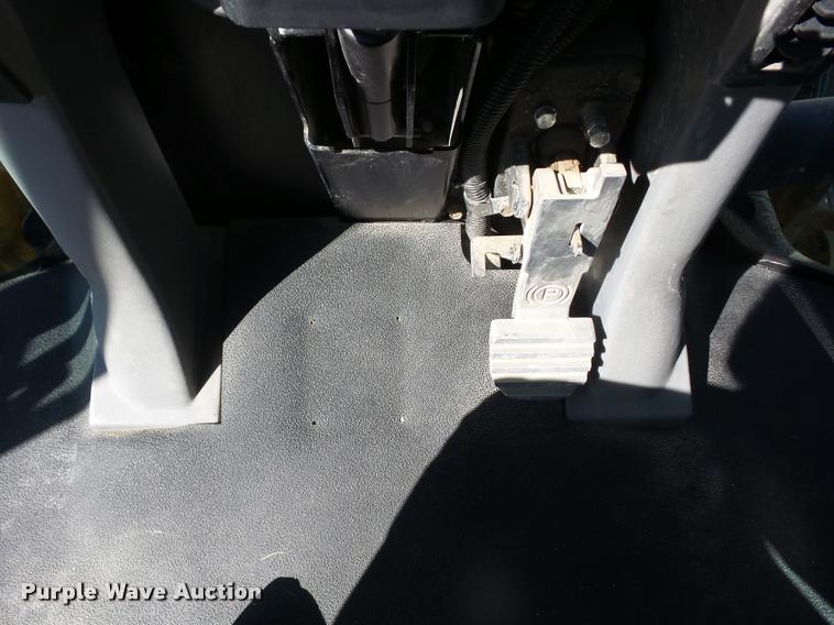 image for item K6403 2009 Ag-Chem RoGator 1084SSC self-propelled sprayer