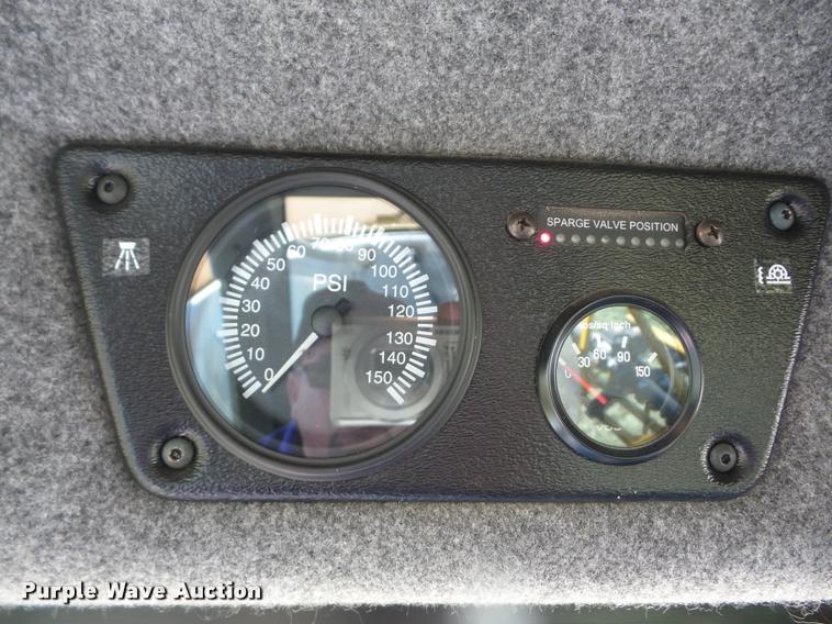 image for item K6403 2009 Ag-Chem RoGator 1084SSC self-propelled sprayer