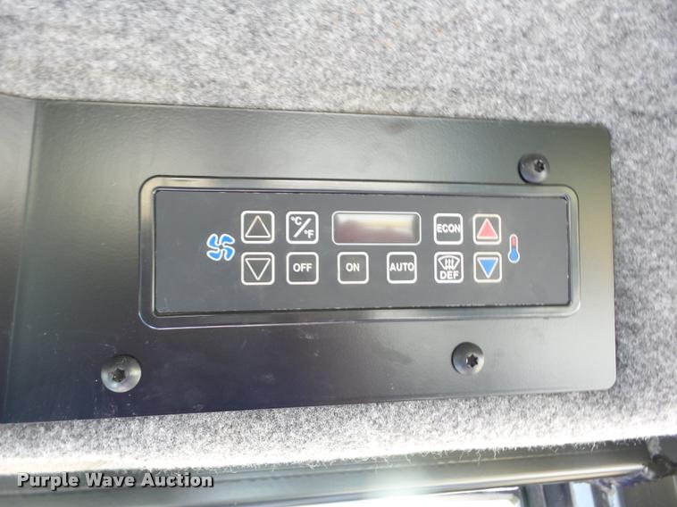 image for item K6403 2009 Ag-Chem RoGator 1084SSC self-propelled sprayer