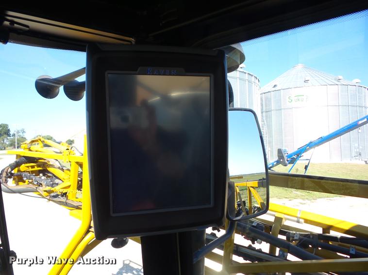 image for item K6403 2009 Ag-Chem RoGator 1084SSC self-propelled sprayer